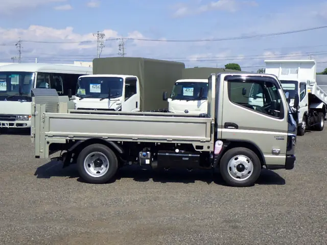 三菱 キャンター 2RG-FBAV0(2WD)の写真5