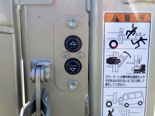 三菱 キャンター 2RG-FBAV0(2WD)の写真11