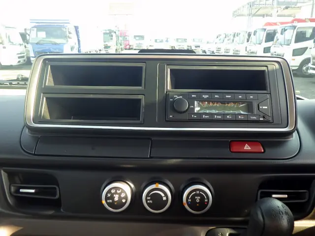 三菱 キャンター 2RG-FBAV0(2WD)の写真16