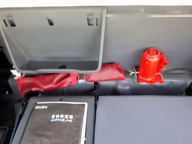 いすゞ エルフ TRG-NLR85AR(2WD)の写真50