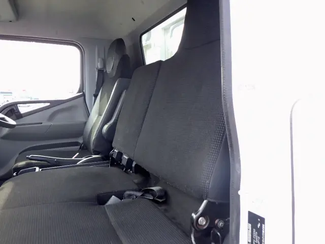 ○東海地区最大級のトラック在庫数○　グループ総在庫４００台以上のトラック・バスを常時展示販売致しております☆全国納車可能！遠方販売もご安心下さい！お問い合わせはフリーダイアル『１２０－２２－８１３９』|三菱 キャンター 2PG-FED90(2WD)の写真11