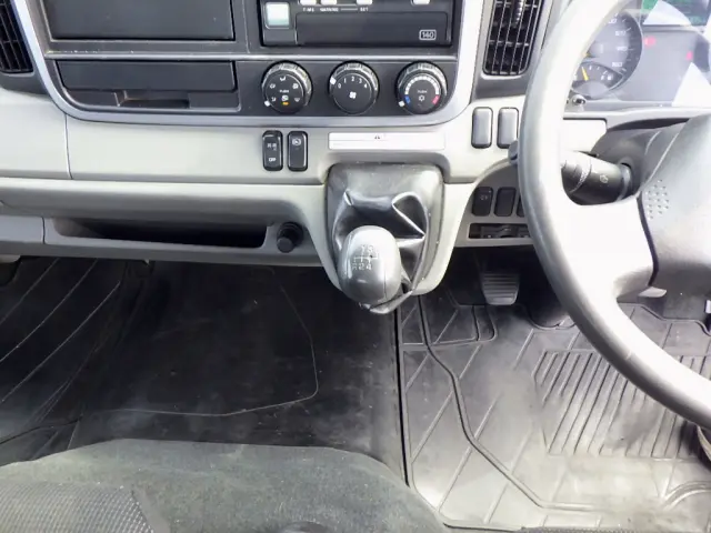 全車に納車より１ヵ月間の保証もしくは，走行距離１０００ｋｍの保証がついています。車両基本部分へ修理保証をお付けいたします（車両架装部分は保証対象外となります）|三菱 キャンター 2PG-FED90(2WD)の写真13