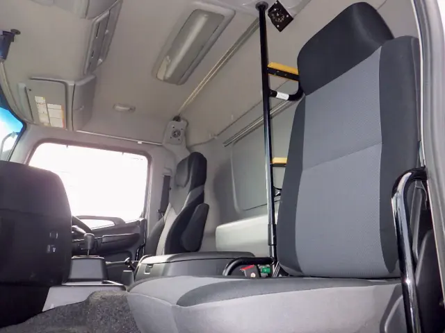 日野 プロフィア QKG-FW1EZBJ(2WD)の写真12