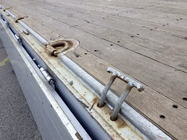 日野 プロフィア QKG-FW1EZBJ(2WD)の写真31