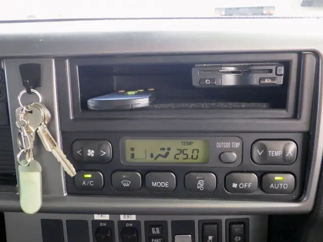 日野 プロフィア QKG-FW1EZBJ(2WD)の写真44