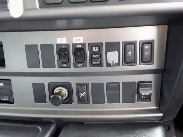 日野 プロフィア QKG-FW1EZBJ(2WD)の写真45