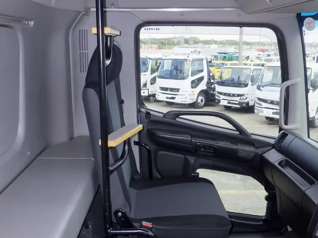 日野 プロフィア QKG-FW1EZBJ(2WD)の写真47