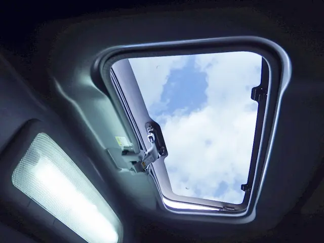 日野 プロフィア QKG-FW1EZBJ(2WD)の写真48