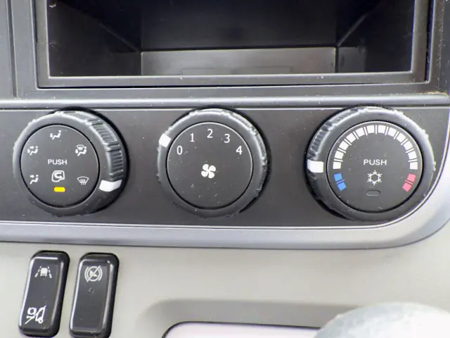 三菱 キャンター 2PG-FEB50(2WD)の写真44