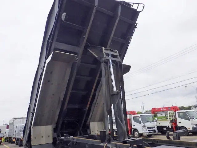 ＵＤ クオン QKG-CW5XL(6x4)の写真8