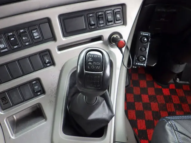 ＵＤ クオン QKG-CW5XL(6x4)の写真17