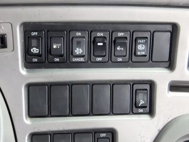 ＵＤ クオン QKG-CW5XL(6x4)の写真20