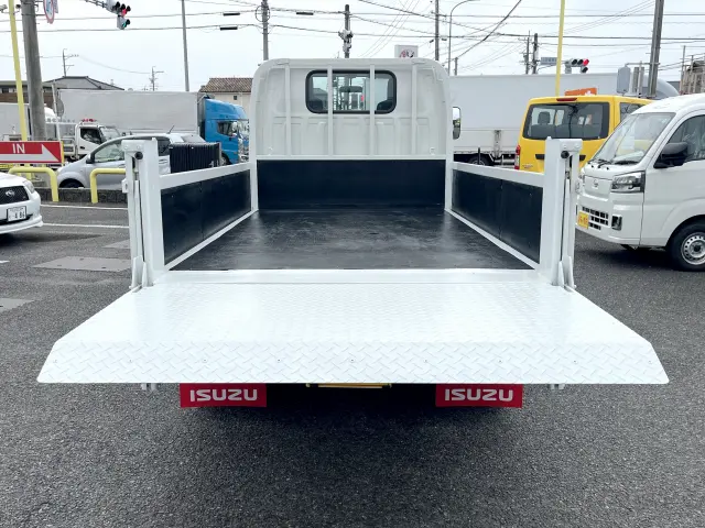 いすゞ エルフ 2RG-NJS88A(4WD)の写真6