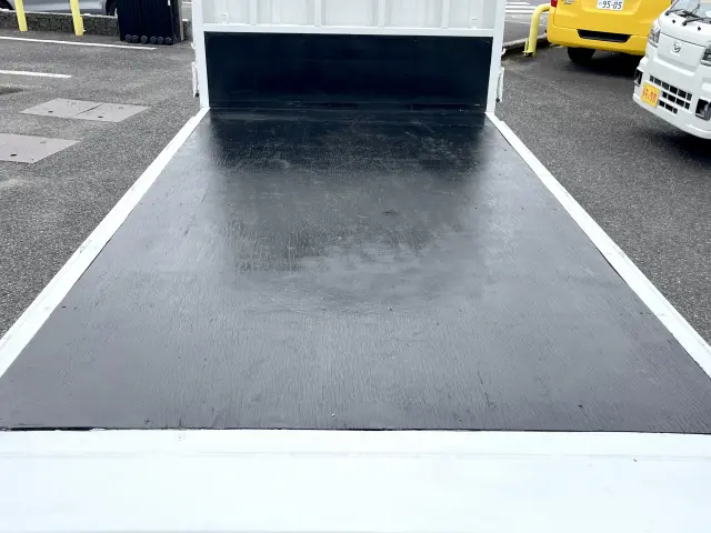 いすゞ エルフ 2RG-NJS88A(4WD)の写真9