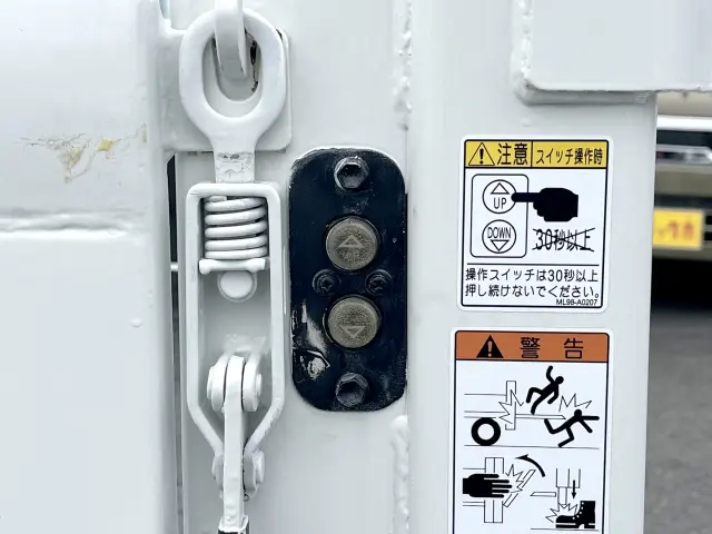 いすゞ エルフ 2RG-NJS88A(4WD)の写真12