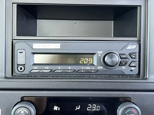 いすゞ エルフ 2RG-NJR88AT(2WD)の写真21