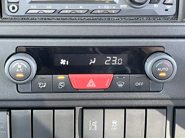 いすゞ エルフ 2RG-NJR88AT(2WD)の写真22
