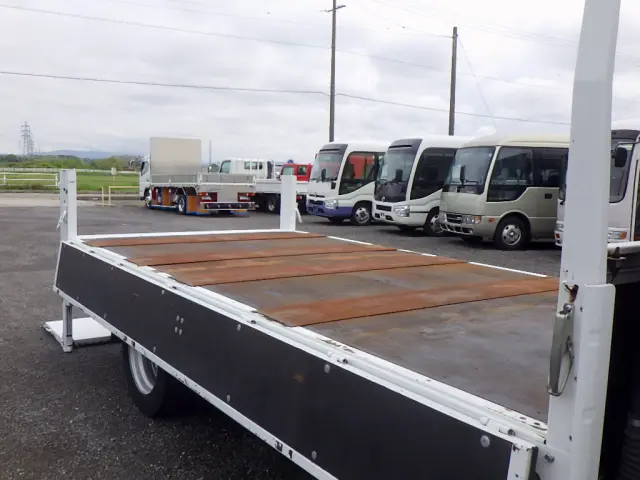 三菱 キャンター 2PG-FEB90(2WD)の写真9