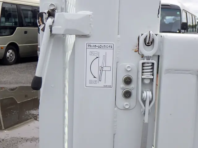 三菱 キャンター 2PG-FEB90(2WD)の写真12