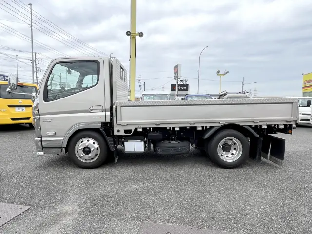 三菱 キャンター 2RG-FBAV0(2WD)の写真3