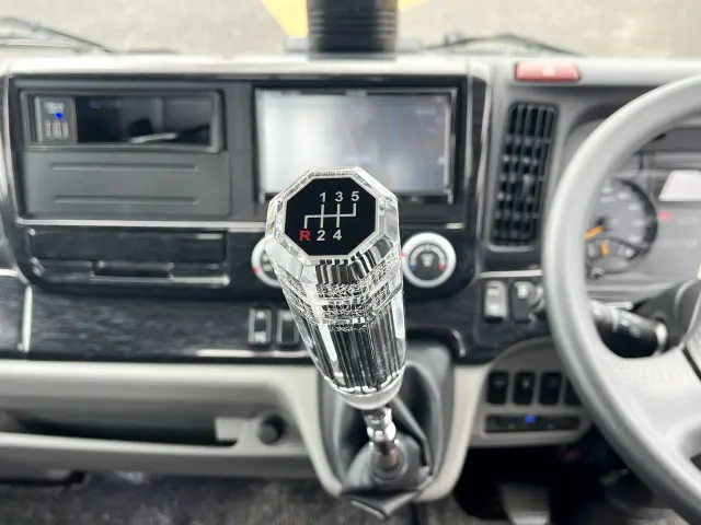 三菱 キャンター 2RG-FBAV0(2WD)の写真17
