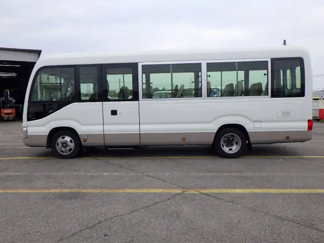 トヨタ コースター SKG-XZB70(2WD)の写真4