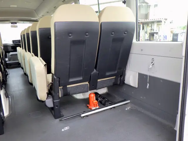 トヨタ コースター SKG-XZB70(2WD)の写真10