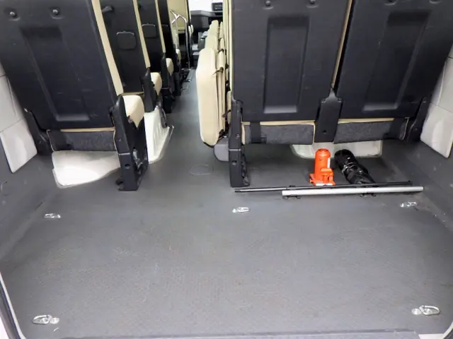トヨタ コースター SKG-XZB70(2WD)の写真11