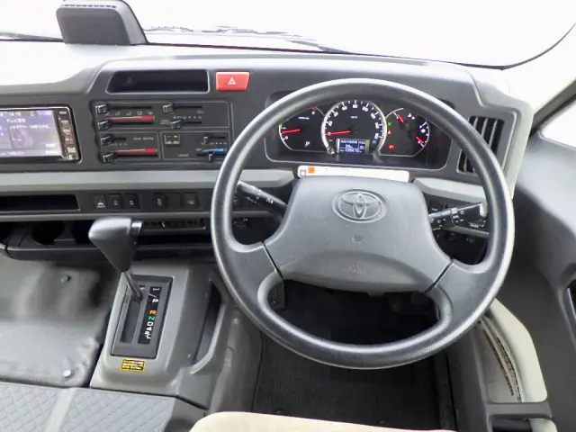 トヨタ コースター SKG-XZB70(2WD)の写真16