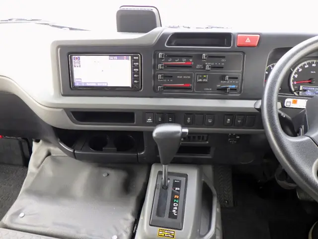 トヨタ コースター SKG-XZB70(2WD)の写真17