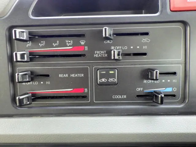 トヨタ コースター SKG-XZB70(2WD)の写真23