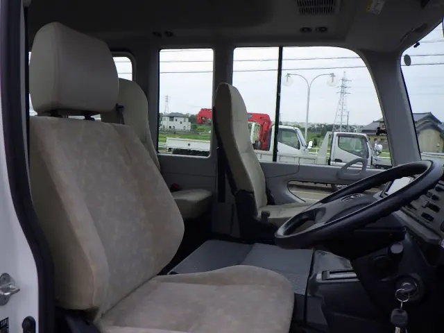 トヨタ コースター SKG-XZB70(2WD)の写真32