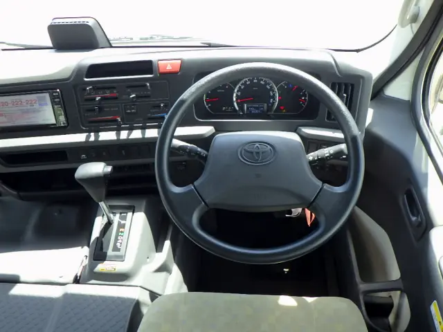 トヨタ コースター 2DG-XZB70(2WD)の写真10