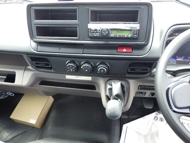 三菱 キャンター 2RG-FEB80(2WD)の写真12