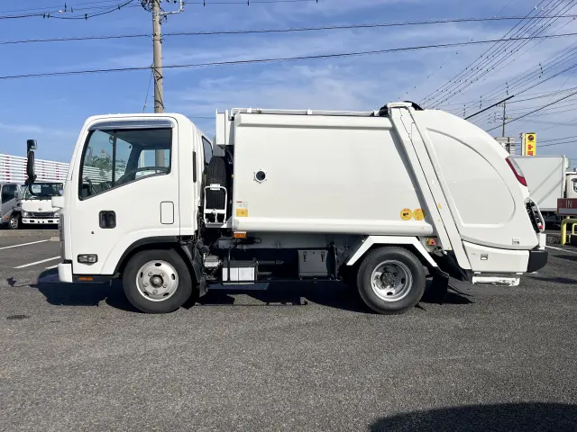 いすゞ エルフ TPG-NMR85AN(2WD)の写真3