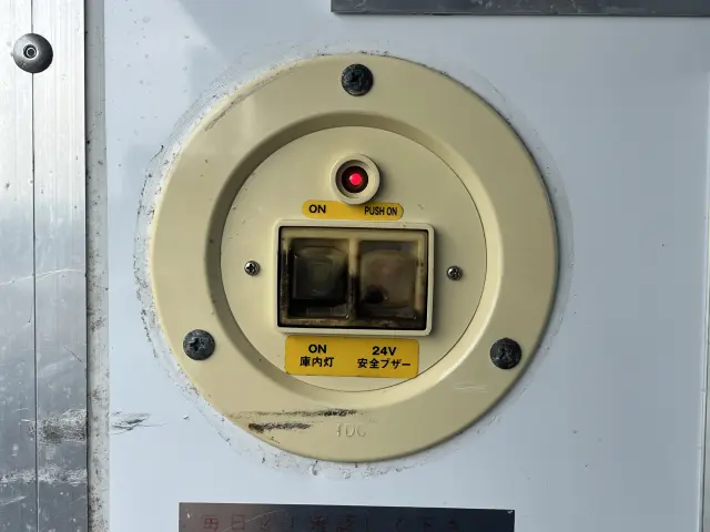 三菱 キャンター TPG-FBA50(2WD)の写真16