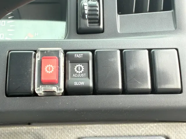 いすゞ エルフ TRG-NJR85A(2WD)の写真23