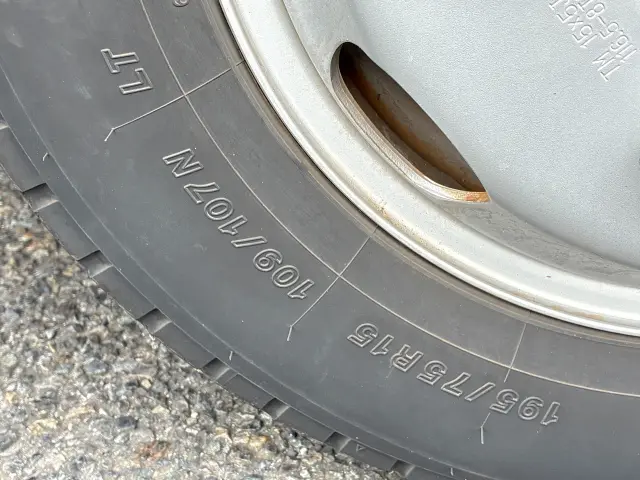 いすゞ エルフ TRG-NJR85A(2WD)の写真39