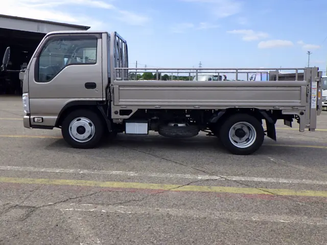 いすゞ エルフ TRG-NJR85A(2WD)の写真4