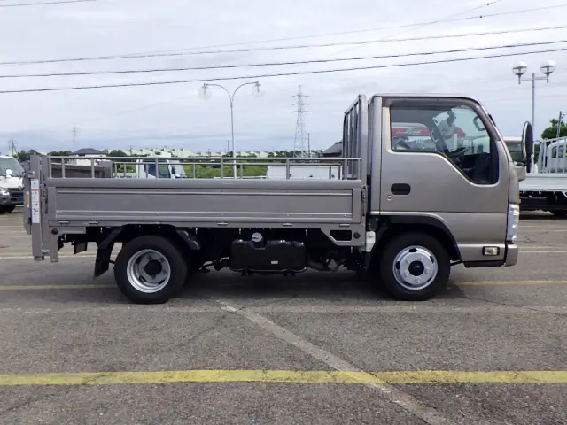 いすゞ エルフ TRG-NJR85A(2WD)の写真5