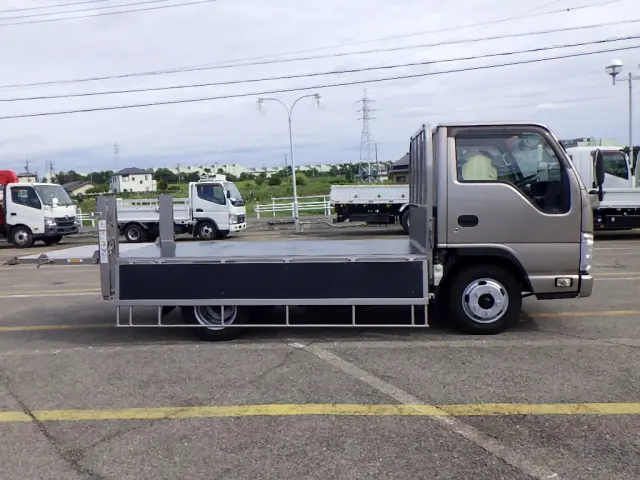 いすゞ エルフ TRG-NJR85A(2WD)の写真8