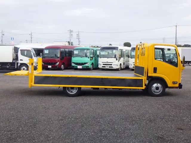 いすゞ エルフ 2RG-NMR88AR(2WD)の写真32