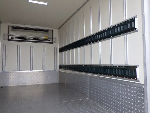 三菱 キャンター 2RG-FBA20(2WD)の写真10
