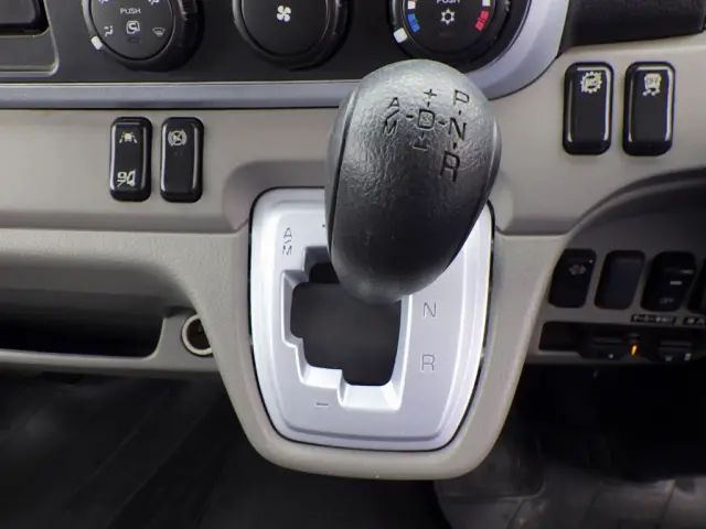 三菱 キャンター 2RG-FBA20(2WD)の写真15