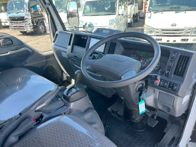 いすゞ エルフ 2RG-NJR88A(2WD)の写真16