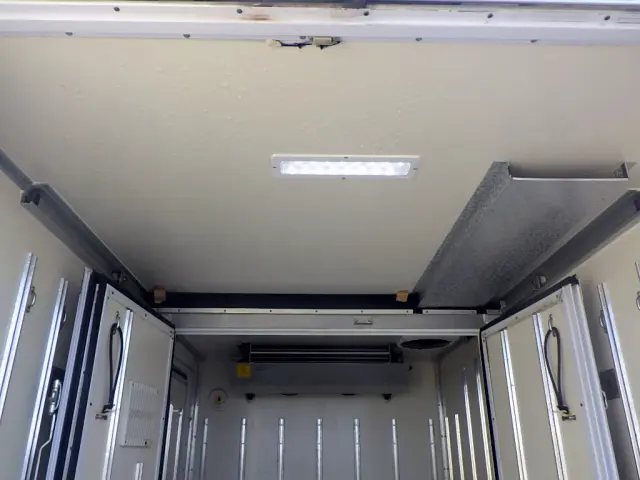三菱 キャンター TPG-FBA20(2WD)の写真9