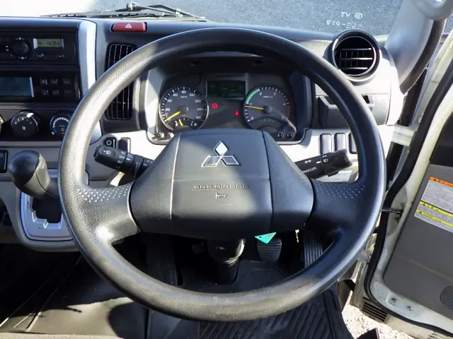 三菱 キャンター TPG-FBA20(2WD)の写真12
