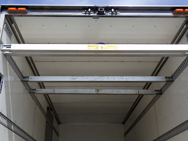 UD コンドル 2RG-BRR90T2(2WD)の写真8