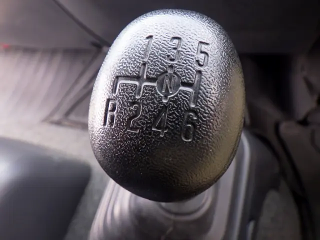 UD コンドル 2RG-BRR90T2(2WD)の写真18
