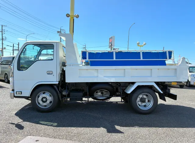 いすゞ エルフ 2PG-NKR88N(2WD)の写真3
